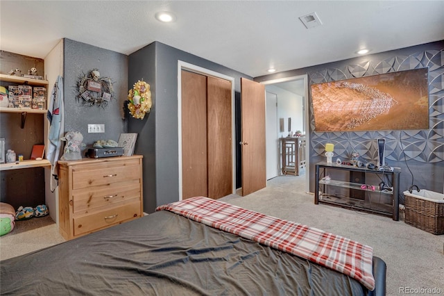 bedroom featuring recessed lighting, a closet, carpet, and visible vents