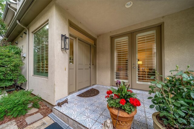 581 Garfield St, Denver, CO 80206 - doorway to property with stucco siding