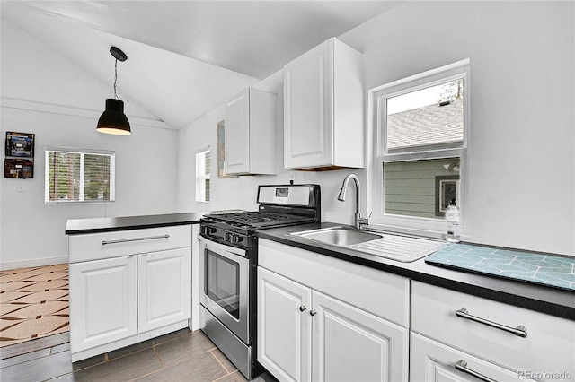 10887 Goodheart Ave, Conifer, CO 80433 - kitchen featuring gas stove, a peninsula, dark countertops, lofted ceiling, and a sink