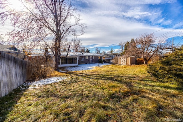 view of yard with a storage shed