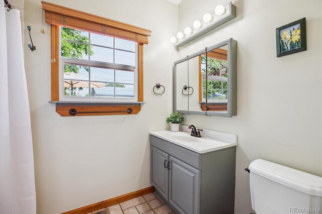 2311 W 46th Ave, Denver, CO 80211 - full bathroom with vanity, toilet, baseboards, and curtained shower