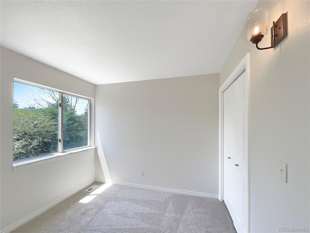 unfurnished room featuring carpet floors