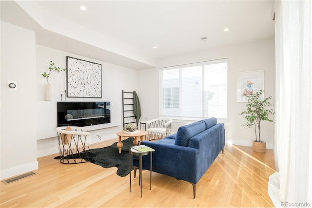 living room featuring recessed lighting, visible vents, and light wood-style flooring