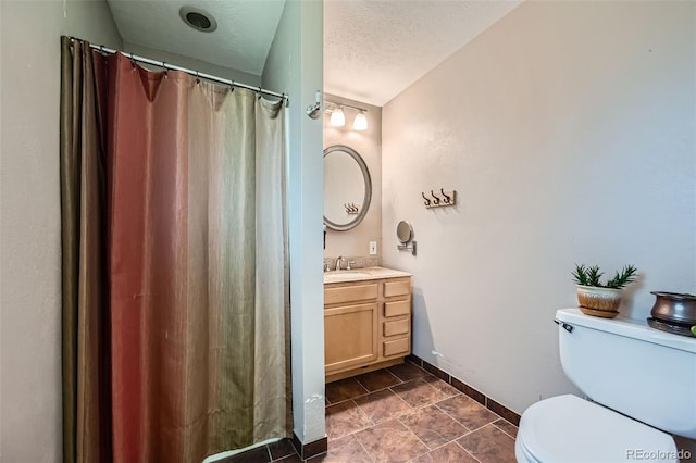 305 Cottonwood Ct, Longmont, CO 80501 - full bath with vanity, toilet, baseboards, a textured ceiling, and a shower with shower curtain