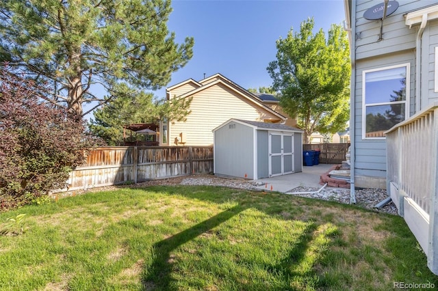 view of yard with a shed