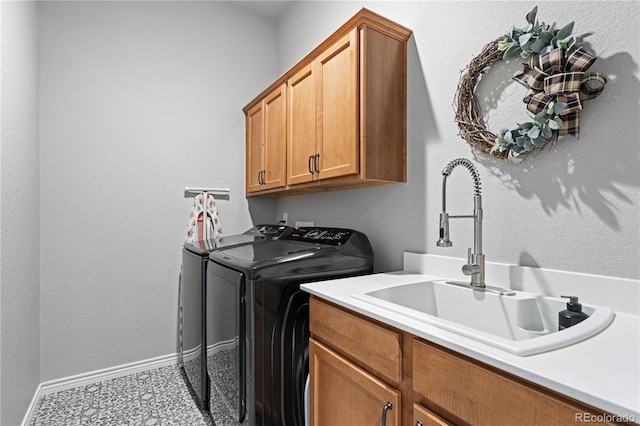 washroom featuring cabinets, sink, independent washer and dryer, and light tile patterned floors