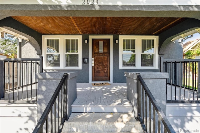 property entrance with covered porch