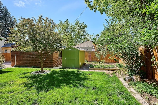 view of yard with a shed and an outdoor structure