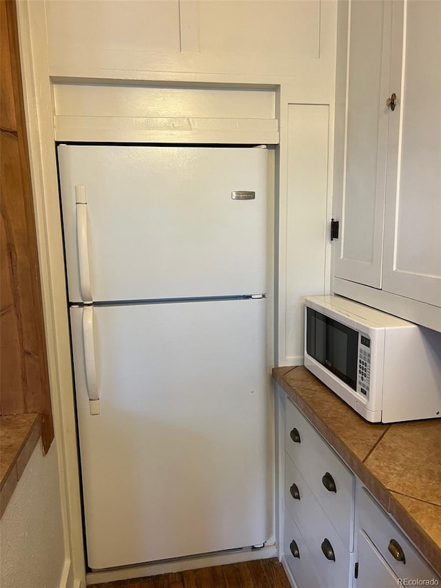 40 Bronk St, Monte Vista, CO 81144 - kitchen featuring white appliances and white cabinetry