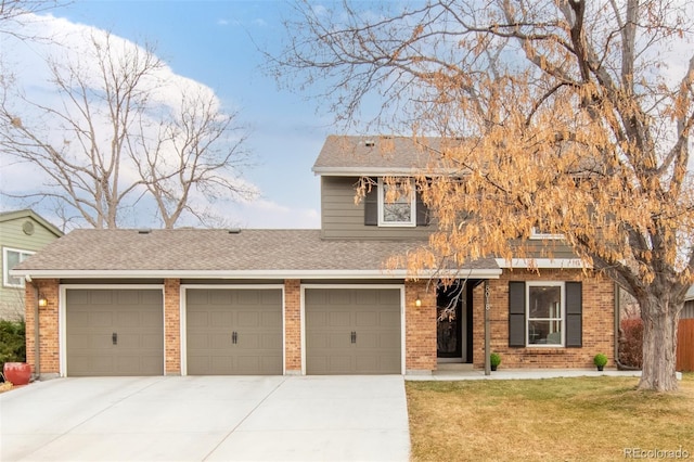 view of front facade featuring a garage and a front yard