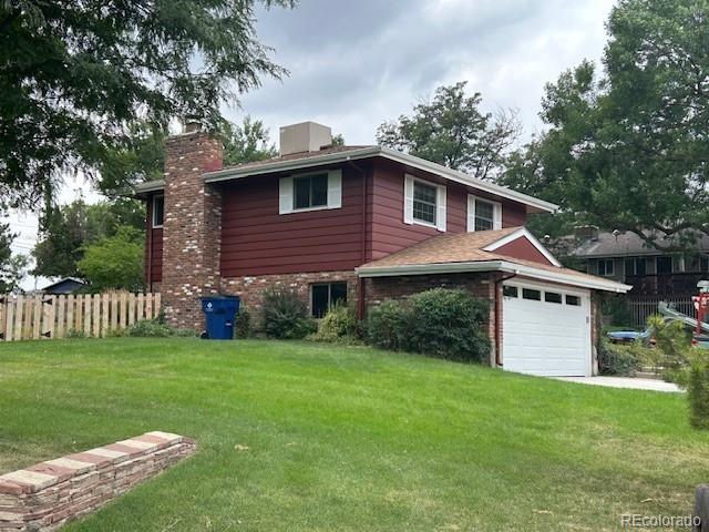 view of front of house with a front lawn