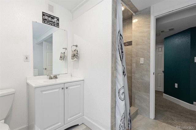 2640 Overlook Dr, Broomfield, CO 80020 - bathroom featuring tiled shower and vanity