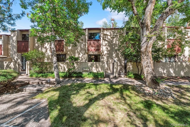 1060 S Parker Rd Unit 25, Denver, CO 80231 - view of front of home with a gate and stucco siding