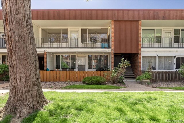 10185 W 25th Ave Unit 33, Lakewood, CO 80215 - townhome / multi-family property featuring a front yard