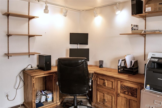 home office featuring stacked washer and clothes dryer