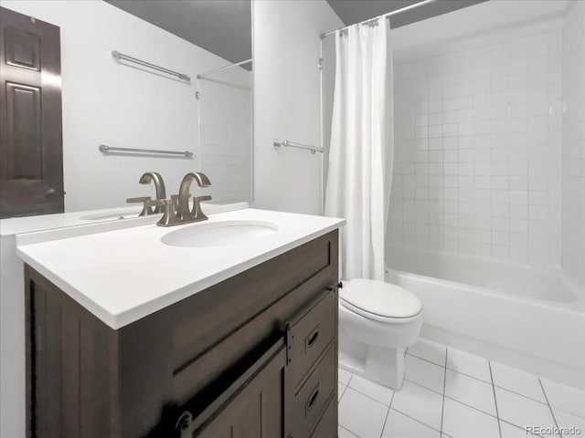 full bath featuring tile patterned flooring, toilet, vanity, and shower / bath combo with shower curtain