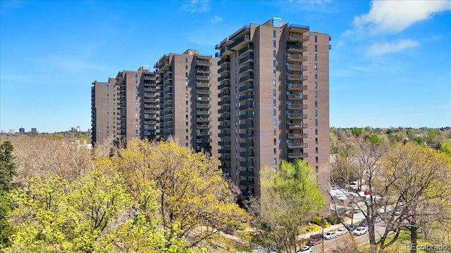 view of apartment building / complex
