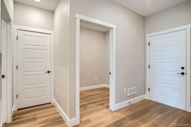 2491 W 69th Pl, Denver, CO 80221 - entryway featuring light wood-style floors and baseboards