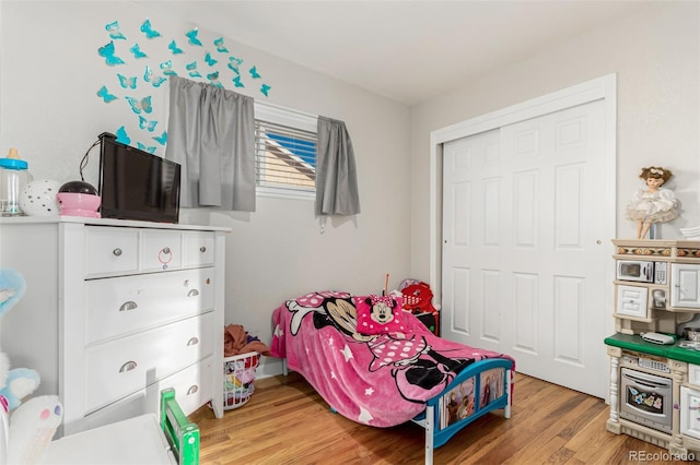 bedroom featuring light hardwood / wood-style floors and a closet