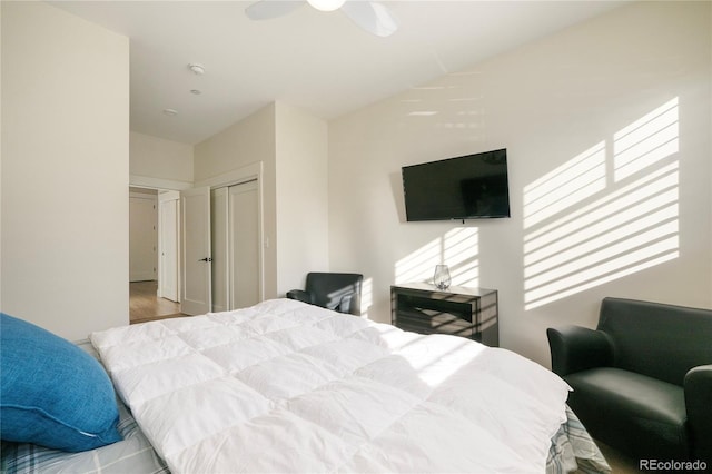 bedroom with ceiling fan, a closet, and vaulted ceiling