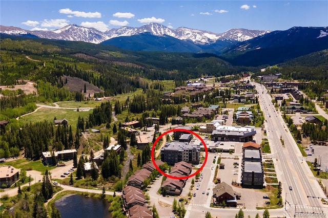 birds eye view of property featuring a mountain view