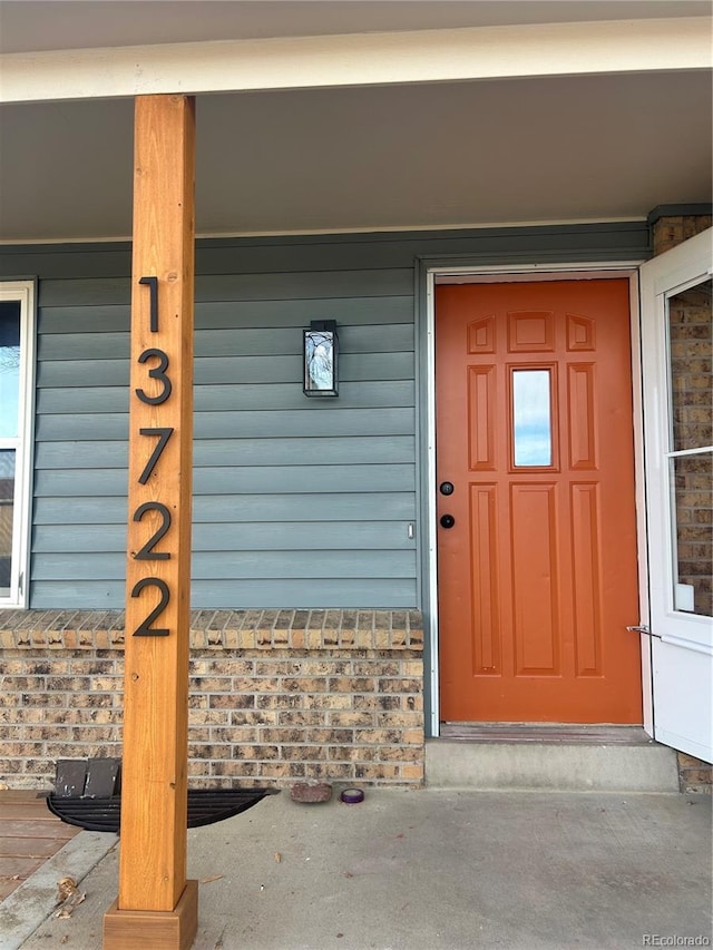 property entrance with covered porch