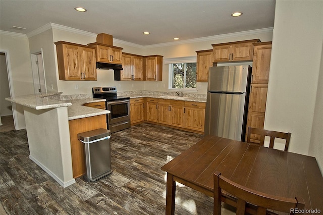 kitchen with kitchen peninsula, sink, a kitchen breakfast bar, stainless steel appliances, and ornamental molding