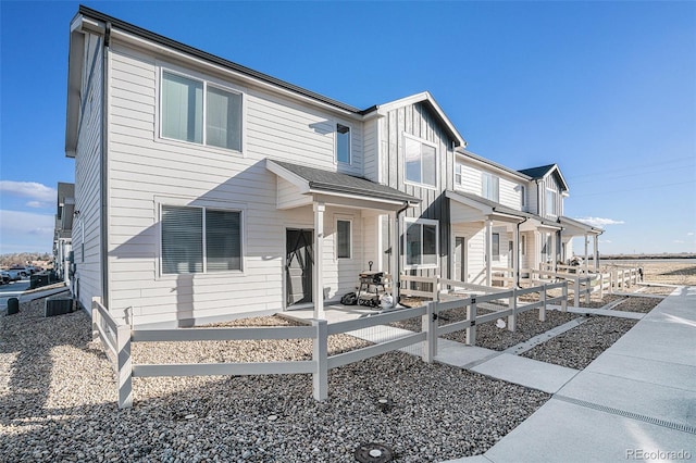 view of front of home featuring a patio