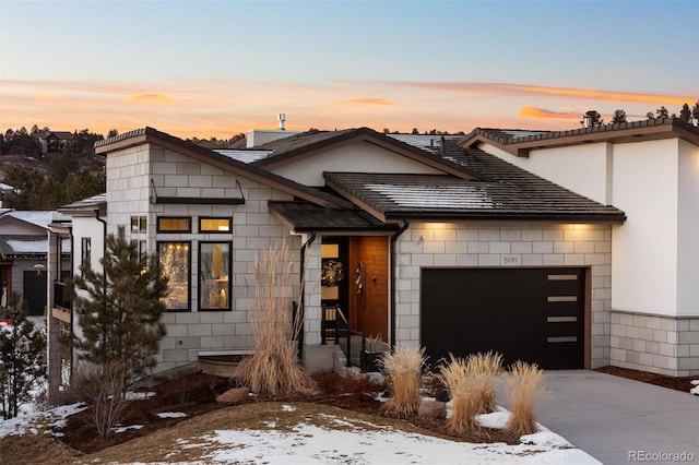 view of front facade with a garage