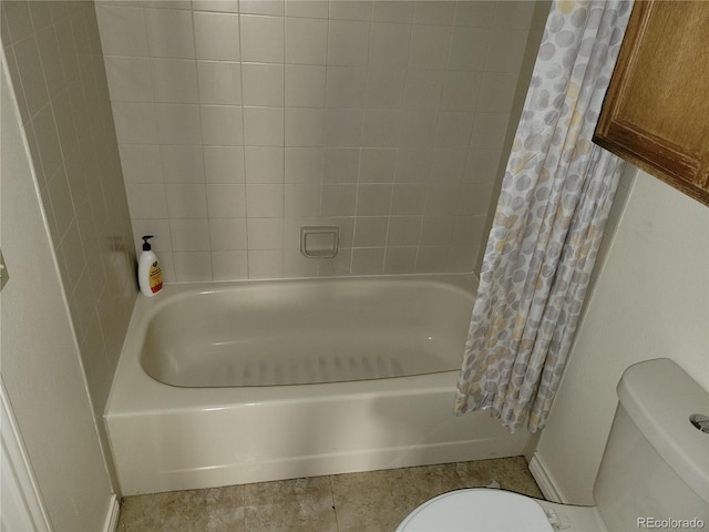 2619 S Iris Ct, Lakewood, CO 80227 - full bathroom featuring toilet, shower / bath combo with shower curtain, baseboards, and tile patterned flooring