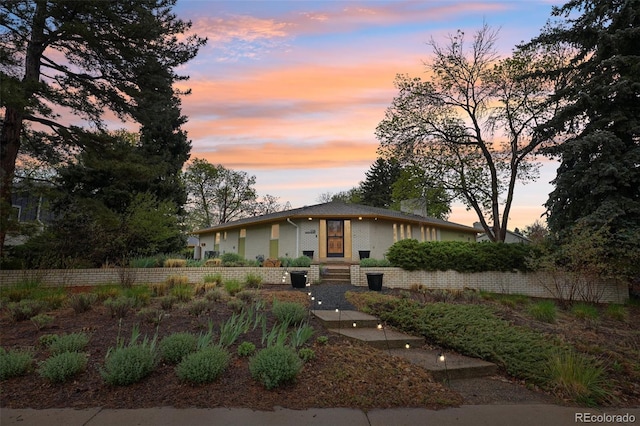 view of front facade with fence