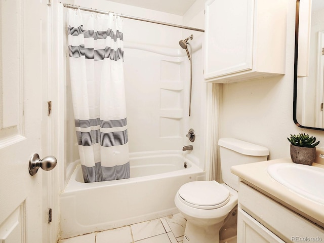 13894 E Lehigh Ave Unit G, Aurora, CO 80014 - full bathroom with vanity, shower / bath combination with curtain, and toilet