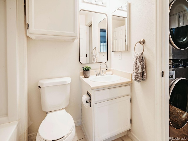 13894 E Lehigh Ave Unit G, Aurora, CO 80014 - bathroom with stacked washer / dryer, vanity, toilet, and a bath