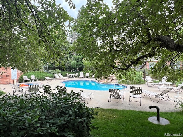 13894 E Lehigh Ave Unit G, Aurora, CO 80014 - community pool with a patio