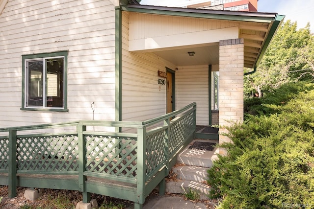 entrance to property featuring covered porch