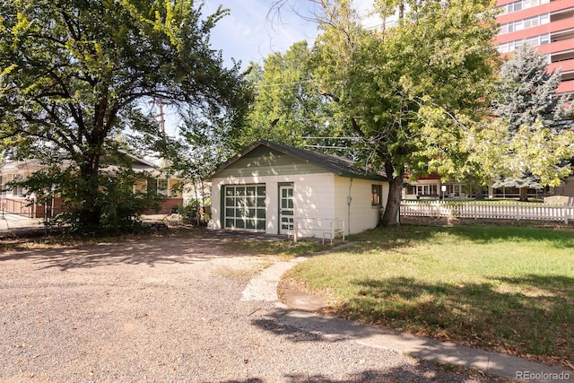 view of outdoor structure with an outbuilding and fence