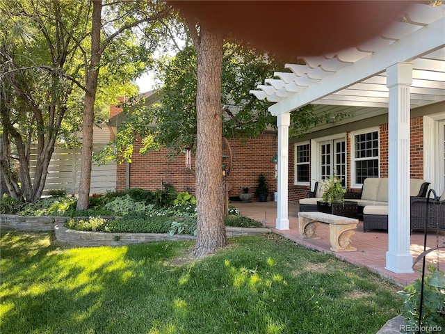 view of yard featuring a patio area