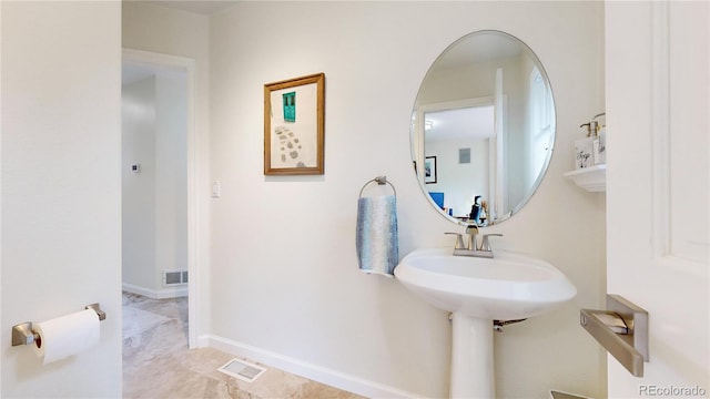 10886 Pheasant Run, Littleton, CO 80125 - bathroom with baseboards