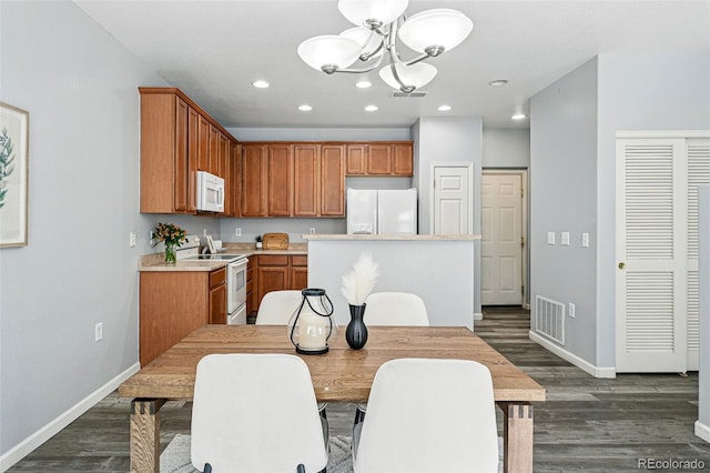 dining space featuring baseboards, visible vents, recessed lighting, dark wood-style floors, and a notable chandelier