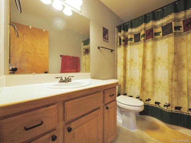 bathroom with toilet, a shower with shower curtain, and vanity