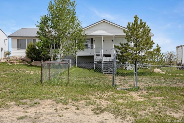 view of front facade with covered porch, a fenced front yard, and a gate
