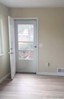 entryway featuring visible vents, light wood-style flooring, and baseboards