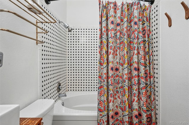 3593 S Gibralter Cir, Aurora, CO 80013 - full bath featuring shower / tub combo with curtain and toilet