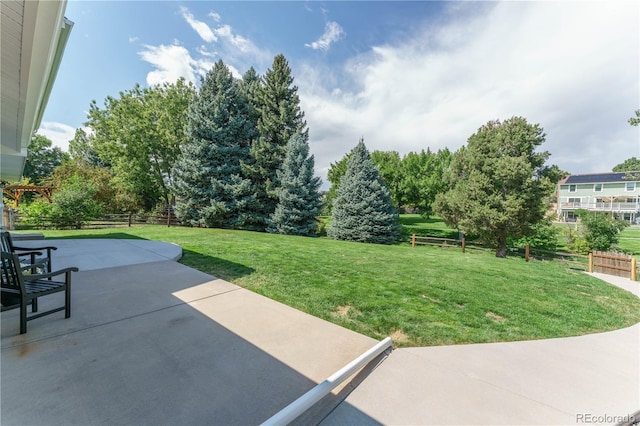 view of yard featuring a patio