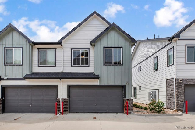 townhome / multi-family property featuring a garage