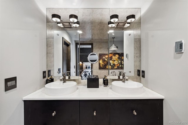114 El Paso Blvd, Manitou Springs, CO 80829 - full bath featuring double vanity