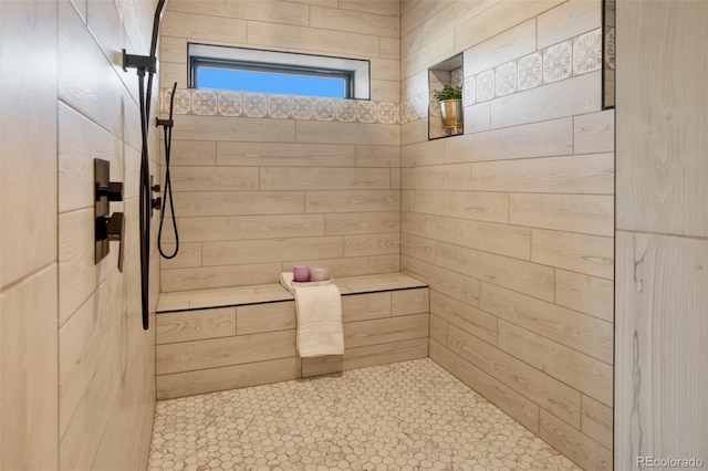 bathroom featuring a tile shower