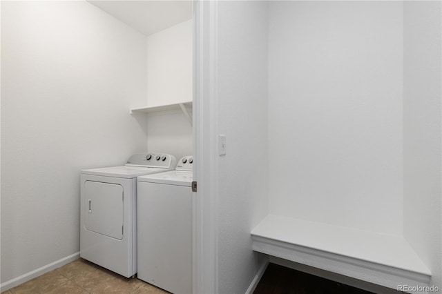 laundry room with laundry area, independent washer and dryer, baseboards, and light tile patterned floors