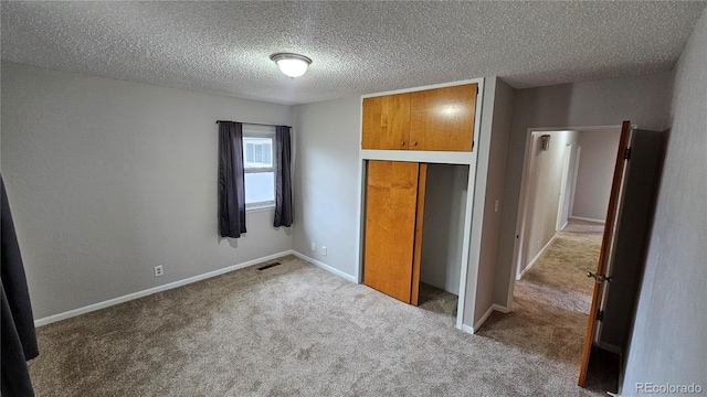 315 W 5th St, Julesburg, CO 80737 - unfurnished bedroom featuring a textured ceiling, baseboards, carpet, and visible vents