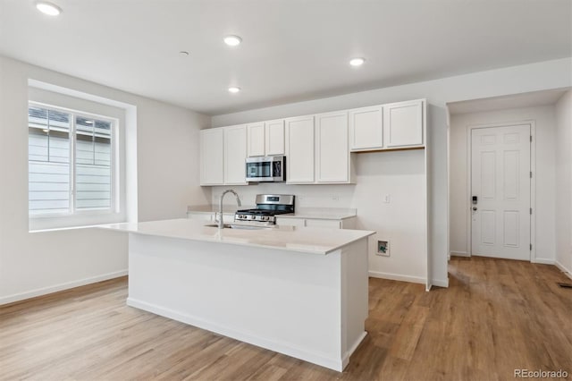 19110 E 96th Pl, Commerce City, CO 80022 - kitchen with stainless steel appliances, light wood-style flooring, a sink, and recessed lighting
